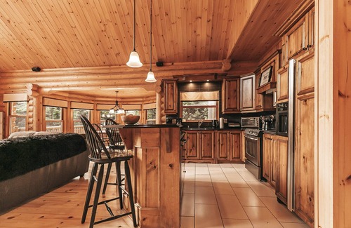 Fiddler Lake Resort Ski Chalet | 5-Bedroom Getaway with Sauna, BBQ, and Game Room