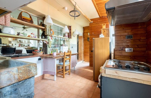 Serralta House | 5 bedroom gorgeous home in Podenzana