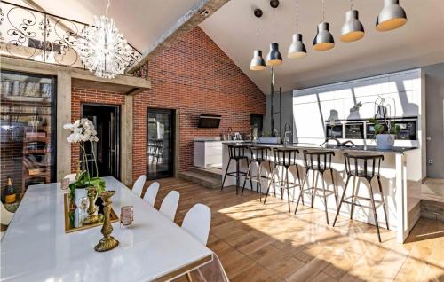 Seine-et-Marne House | 5 Bedroom Gorgeous Home In Breuillet
