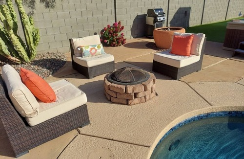 Scottsdale Country Acres House | 5-Bedroom GREAT RATE Pool Hot tub putting Green Old Town Scottsdale = FUN!