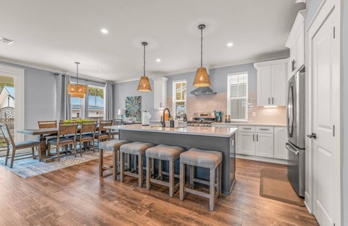 Navarre House | 5 bedroom home on sound side