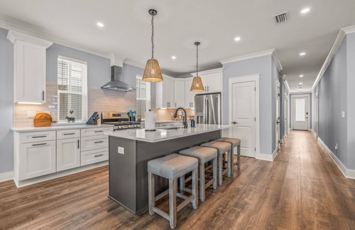 Navarre House | 5 bedroom home on sound side