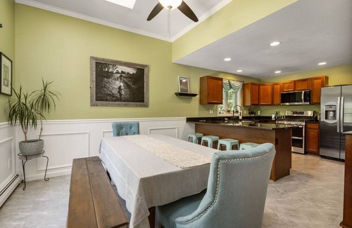 Dover House | 5 Bedroom Home Pool & Hot Tub