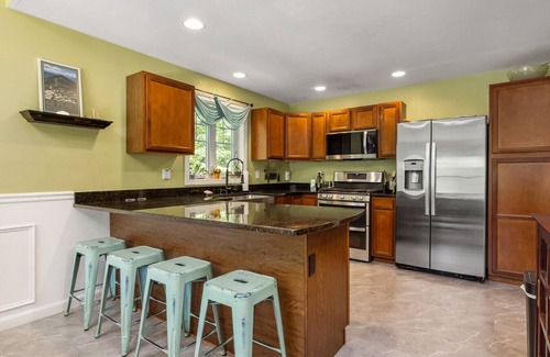 Dover House | 5 Bedroom Home Pool & Hot Tub