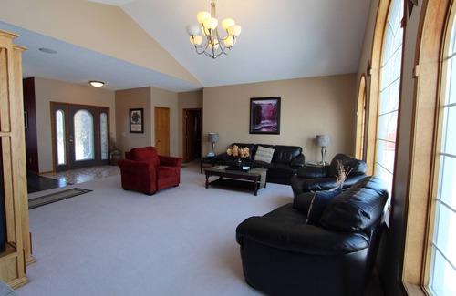 Hutchinson House | 5 bedroom home that sleeps 12 people