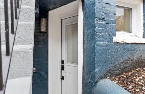 Le Droit Park Villa | 5-Bedroom Home with 2 Kitchens & Rooftop Deck, U Street and Shaw