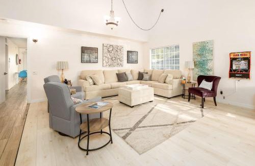 Rancho Bernardo House | 5 Bedroom Home With Firepit