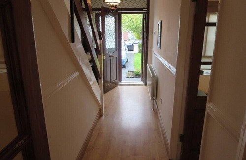 Santry House | 5-bedroom house in Dublin close to Airport, Dublin City & Omni Shopping Mall.