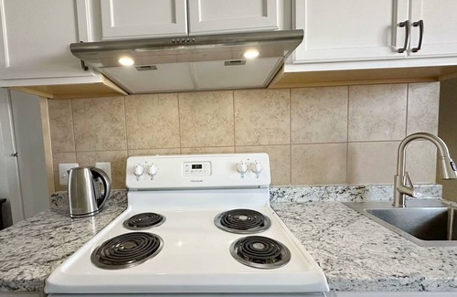 Hays House | 5-bedroom house in Hays with AC, WiFi