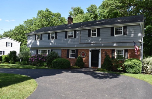 Clifton Park House | 5-bedroom house- Minutes from Saratoga. Pet Friendly & Spacious