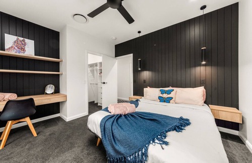Kin Kin House | 5 Bedroom house, pool, wifi, fire place, sauna