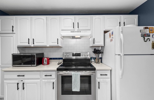 Columbine Valley House | 5 Bedroom House with Crib - Walk to Downtown Littleton!