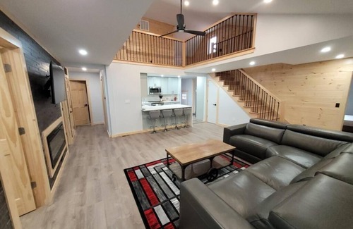 Babcock House | 5-bedroom house with WiFi and AC in Nekoosa 12 min from Necedah sleeps 14