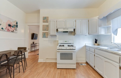 Pico-Union House | 5 Bedroom Koreatown Charmer near Downtown Los Angeles