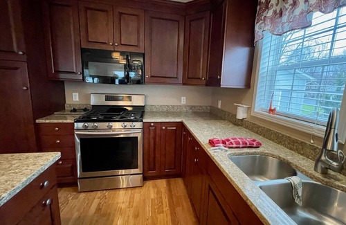 Lakeville House | 5 Bedroom Lake House on quiet street, walk to town