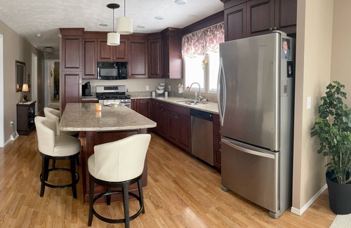 Lakeville House | 5 Bedroom Lake House on quiet street, walk to town