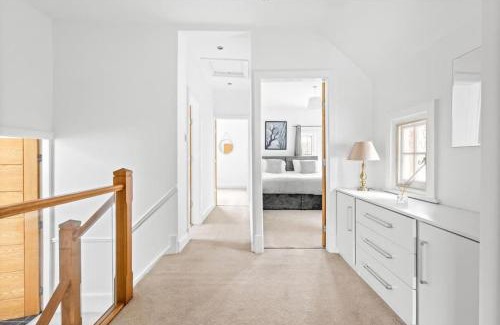 Oadby House | 5 Bedroom Large Home for Contractors, Families and Groups