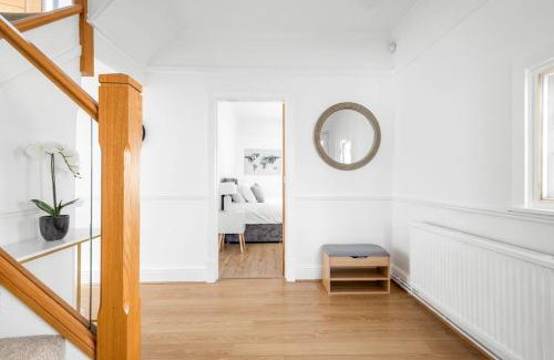 Oadby House | 5 Bedroom Large Home for Contractors, Families and Groups