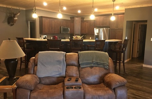 Nebo Cabin | 5 Bedroom Lodge in Illinois