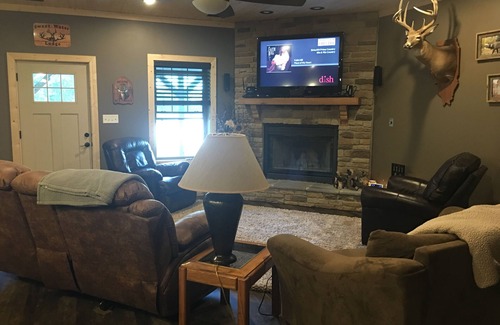 Nebo Cabin | 5 Bedroom Lodge in Illinois