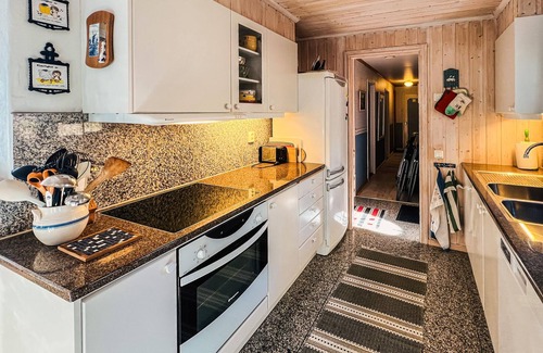 Tanum House | 5 bedroom lovely home in Tanumshede