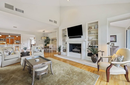 Beach Lagoon House | 5 bedroom luxurious retreat overlooking the lagoon