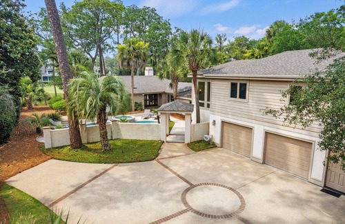 Beach Lagoon House | 5 bedroom luxurious retreat overlooking the lagoon