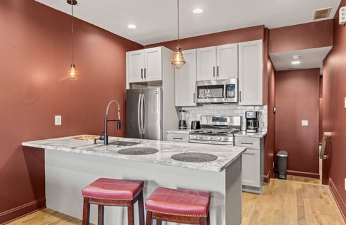 North Philadelphia West House | 5 Bedroom | Luxurious | Movie theater