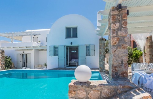 Akrotiri Villa | 5 bedroom luxury villa with pool and stunning sea views and amazing sunsets