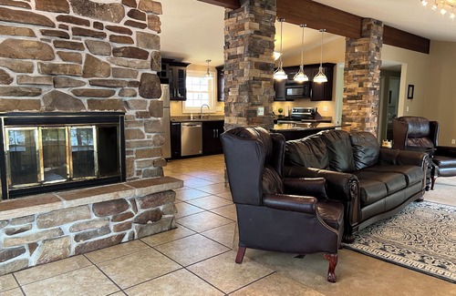 Phillips House | 5-Bedroom Luxury Lake Home W/600' with Pure Sand Swimming & 2.5Acre Private Lot
