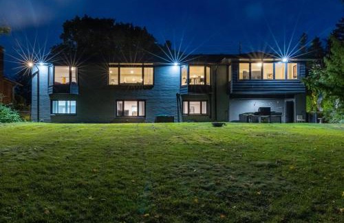 London Villa | 5 Bedroom Luxury Retreat with Heated Pool, Hot Tub and Sauna