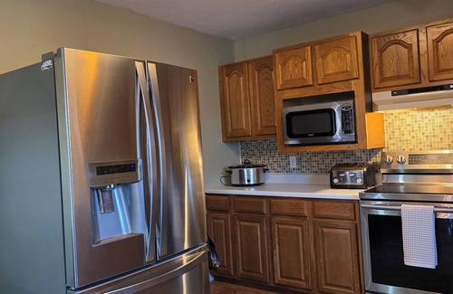 Calvin House | 5-bedroom Mountain Home with AC & Hot Tub on 80 acres close to Raystown Resort.