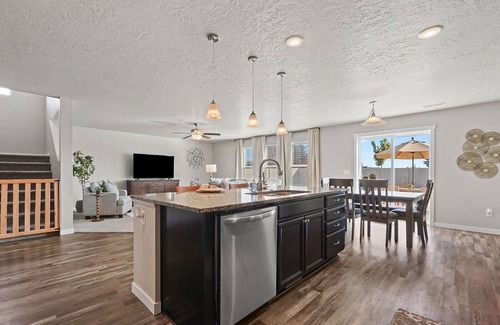 Nampa House | 5 bedroom Nampa 83651, Corporate, Family