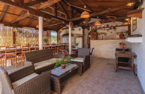 Banj House | 5 bedroom pet friendly home in Banj
