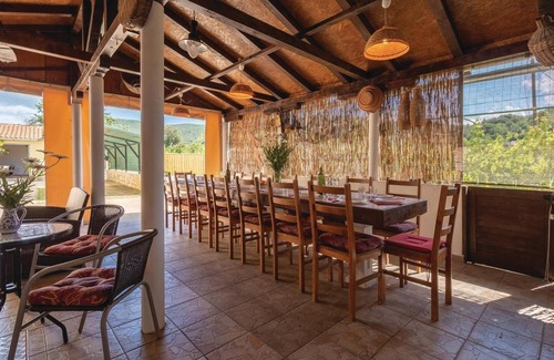Banj House | 5 bedroom pet friendly home in Banj