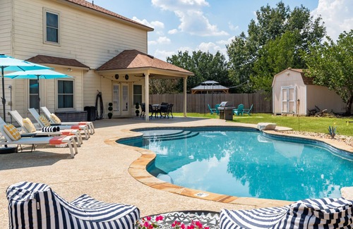 Cibolo House | 5 Bedroom ~Pool ~River Float ~Large Yard, near New Braunfels & S.A.