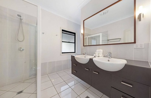 Mount Mellum House | 5 Bedroom QLDer with pool, fireplace and 50km of stunning views