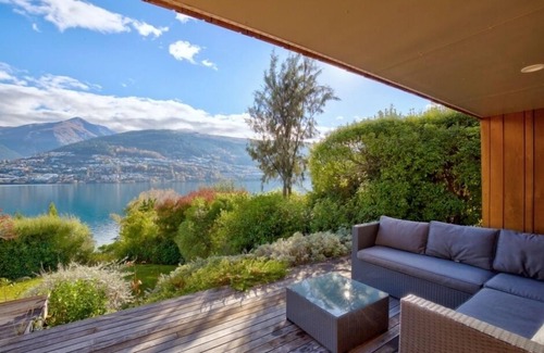 Kelvin Heights House | 5 Bedroom Queenstown Lakefront Home