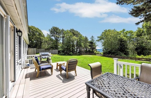 Cataumet House | 5-Bedroom Scraggy Neck Retreat for Dogs