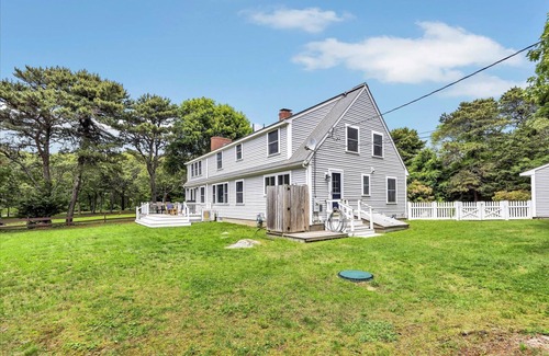 Cataumet House | 5-Bedroom Scraggy Neck Retreat for Dogs