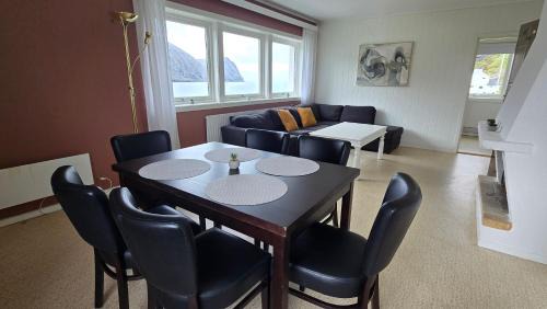 Havoysund Apartment | 5-Bedroom Sea View Apartment