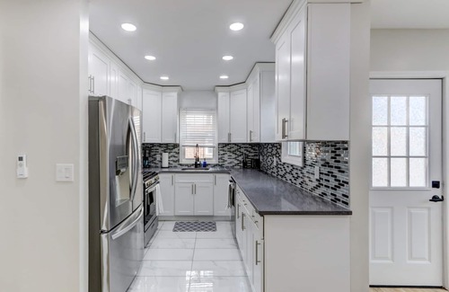 Valley Stream House | 5 Bedroom Spacious Modern Oasis/15 Minutes from JFK