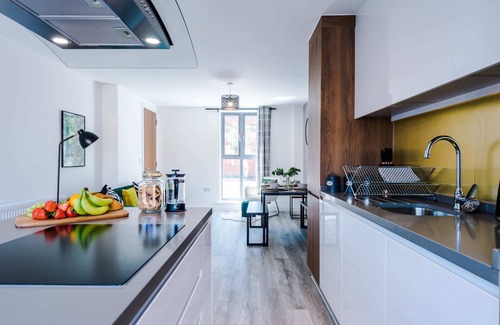 Failsworth House | 5-Bedroom Townhouse - 15mins to city - Free parkg