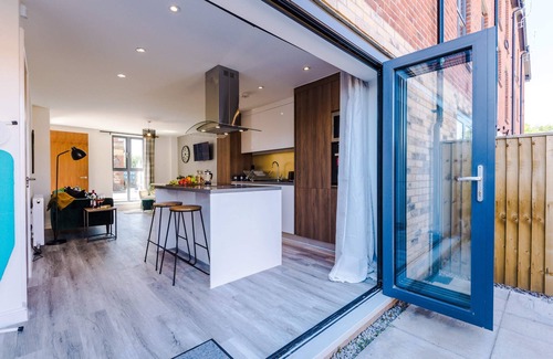 Failsworth House | 5-Bedroom Townhouse - 15mins to city - Free parkg