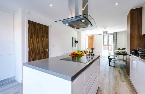 Failsworth House | 5-Bedroom Townhouse - 15mins to city - Free parkg