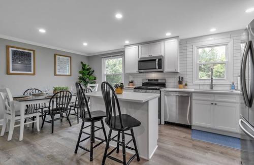 Orchard Park House | 5-bedroom updated Home in Orchard Park w/2 Living rooms and 2 King beds.