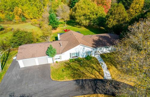 King House | 5 Bedroom Vacation Cottage - King City