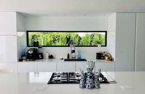 St. Genesius-Rode Villa | 5-bedroom villa with pool and gym