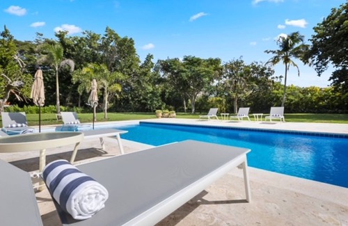 Los Lagos Villa | 5 Bedroom Villa Steps from the Beach and Golf