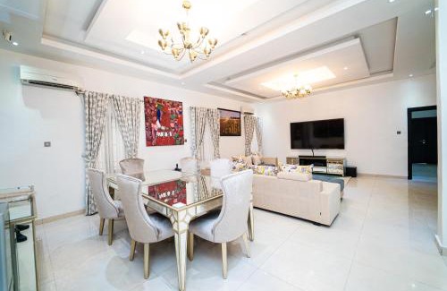 Lekki Phase 1 Villa | 5 Bedroom Villa with Swimming Pool in Lekki Phase 1